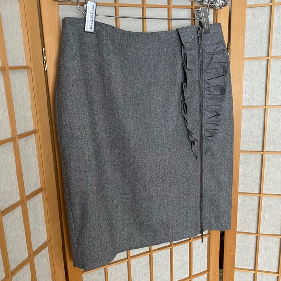 Banana Republic Grey Wool Front Full Zip Ruffle Detail Skirt SZ 10 - Picture 4 of 9